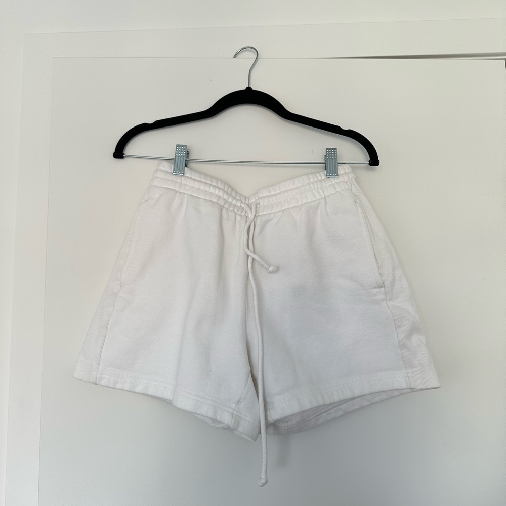Aritzia TNA cozy sweatfleece boyfriend shorts